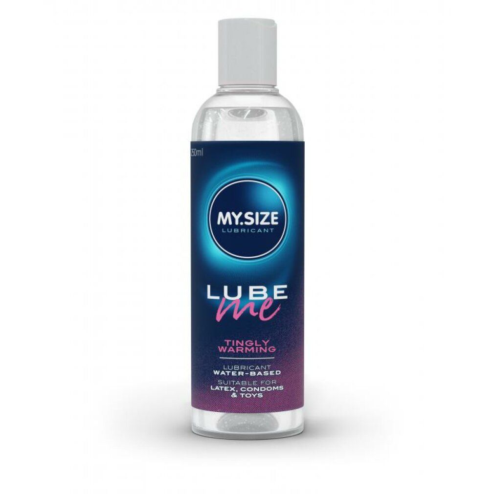 Flasche mit Etikett. Schriftzug: MY.SIZE LUBE me. Wasserbasiertes Gleitmittel. Geeignet für Latexkondome und Spielzeug.