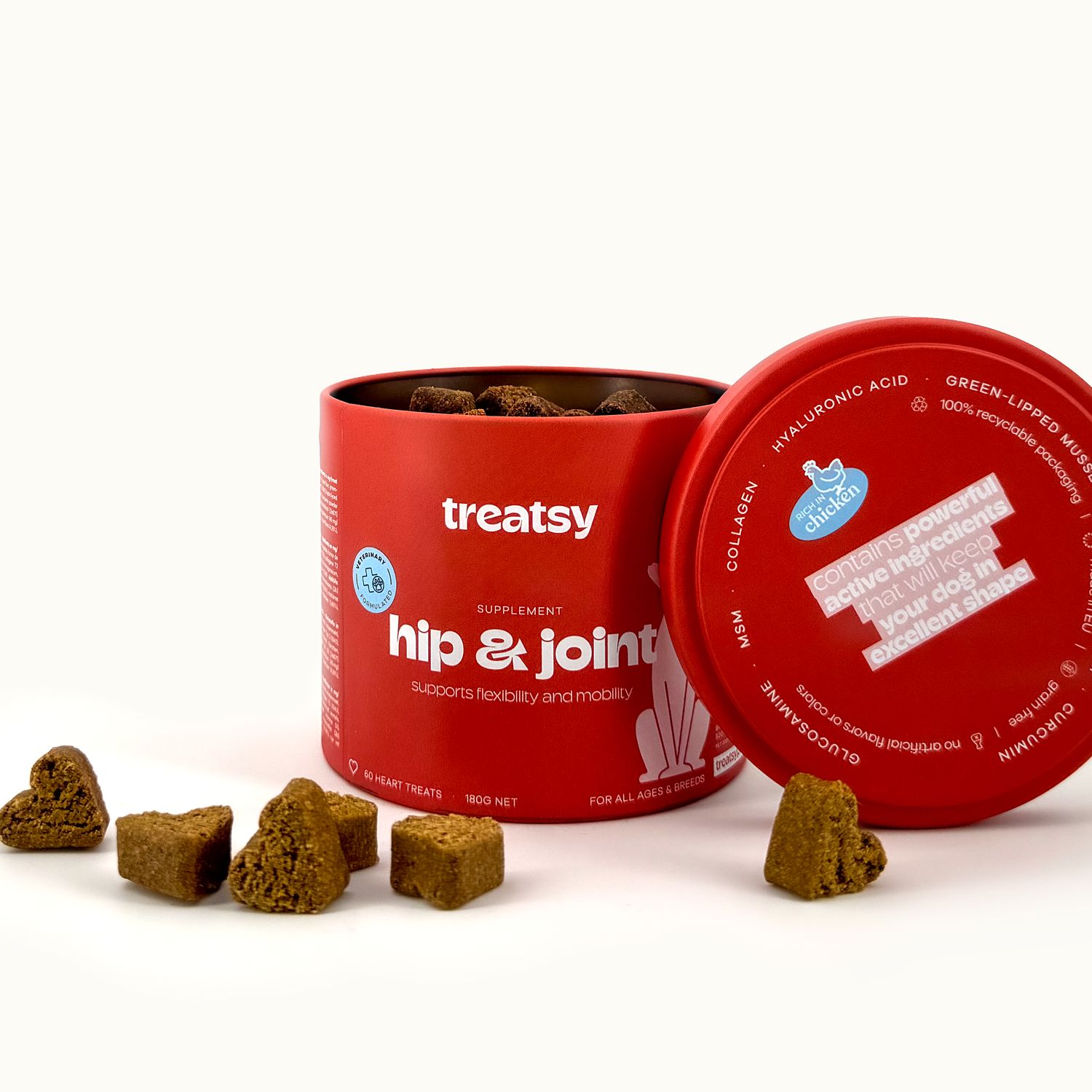 Rote Dose mit "Treatsy" und "hip & joint". Deckel geöffnet, Leckerlis sichtbar. Text auf dem Deckel.