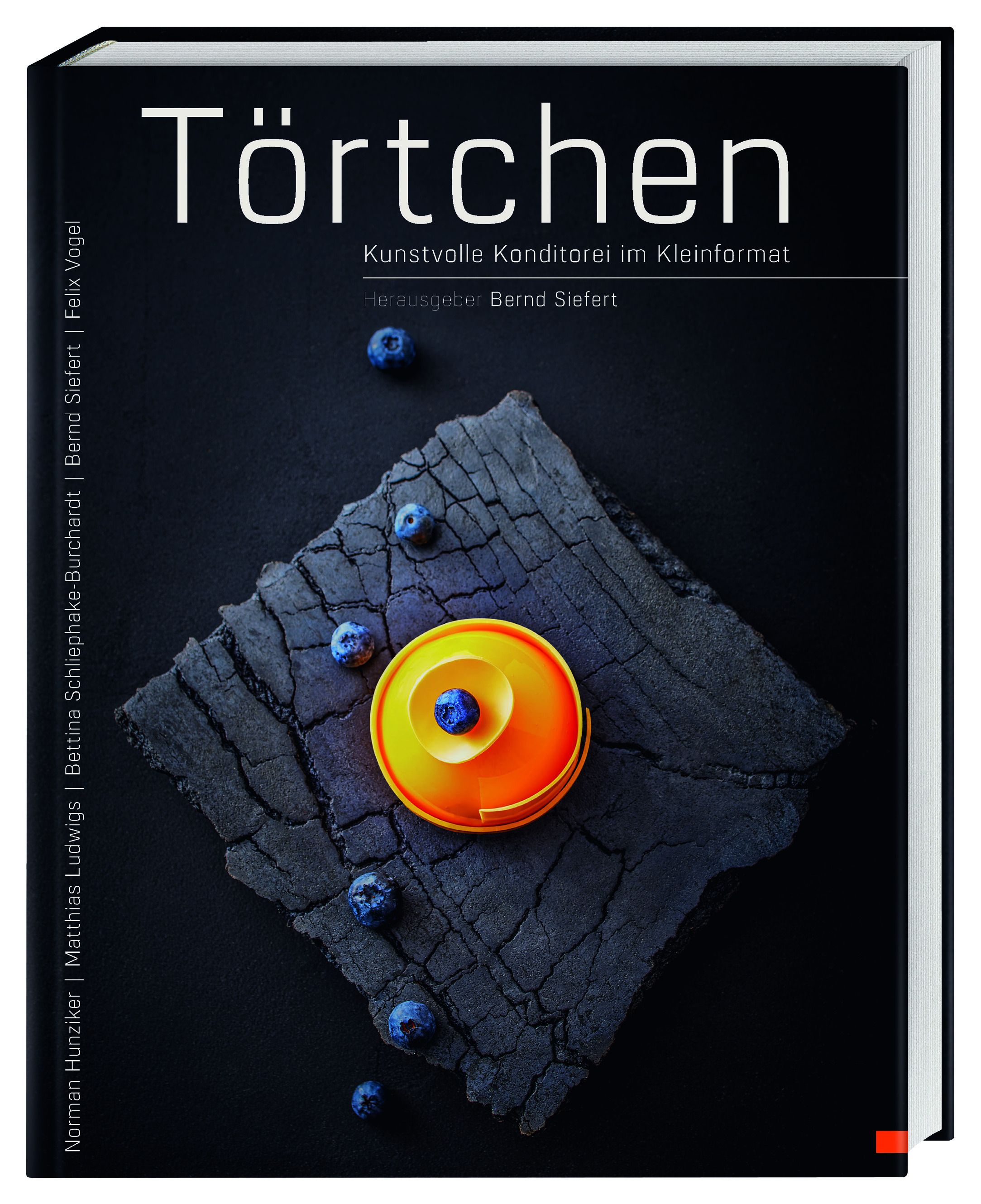 Buchcover mit Titel "Törtchen". Schwarzer Hintergrund, Abbildung von Gebäck mit Blaubeeren. Herausgeber Bernd Siefert.