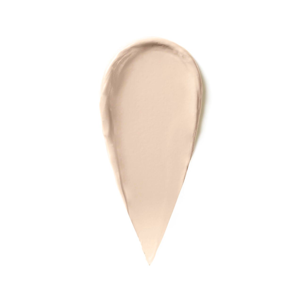 Klecks Concealer. Tropfenförmiger Klecks Concealer auf weißem Hintergrund. Helle, beige Farbe.