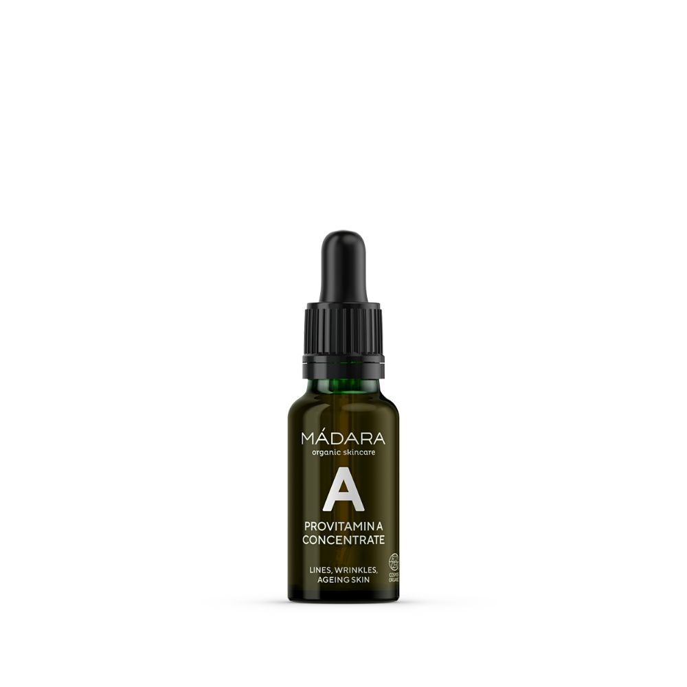 Grüne Glasflasche mit schwarzer Pipette. Aufschrift: MÁDARA, A Provitamin A Concentrate. Für Linien, Falten, alternde Haut.