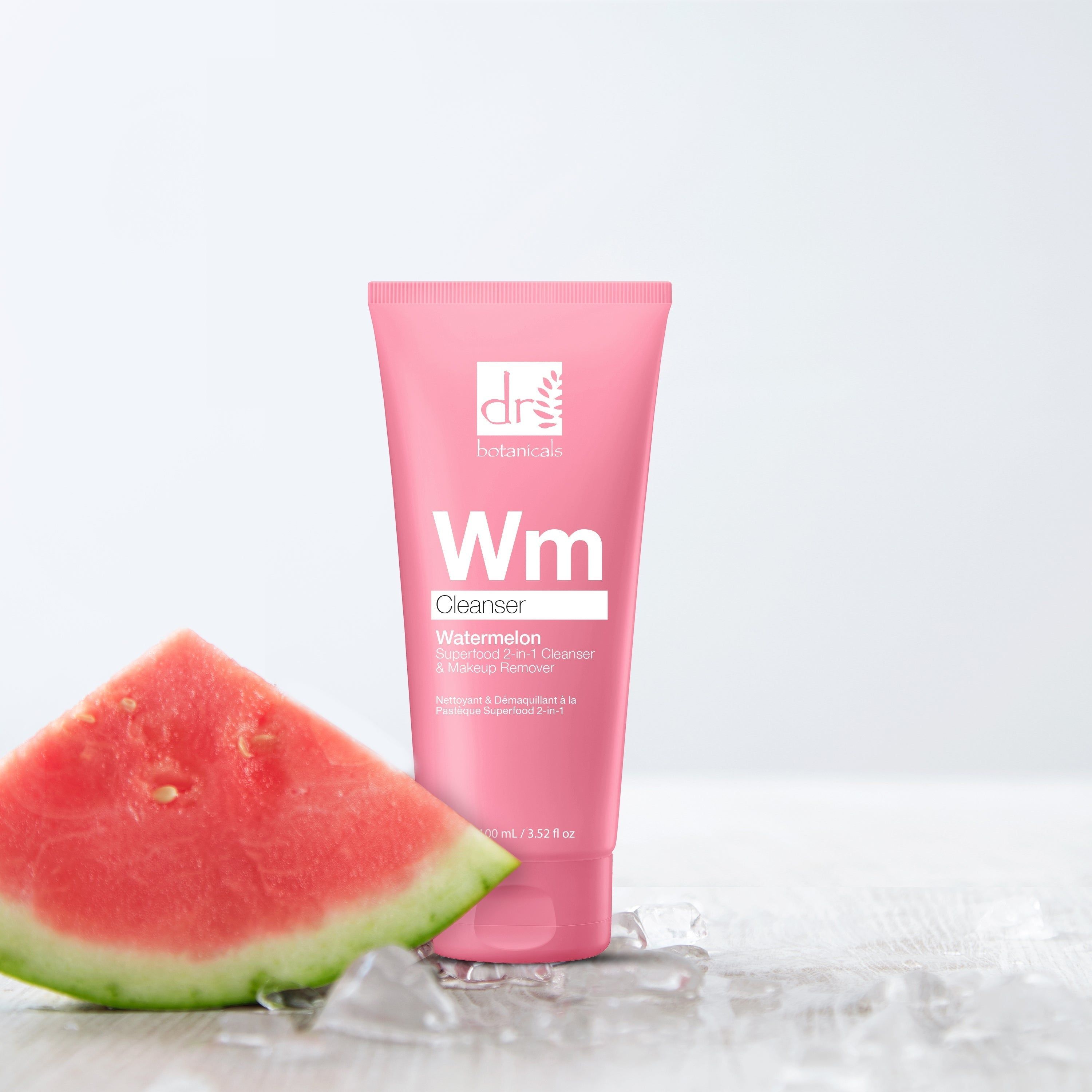 Rosa Tube mit "Dr Botanicals" und "Wm Cleanser". Text: Watermelon Superfood 2-in-1 Cleanser & Makeup Remover. Wassermelone.