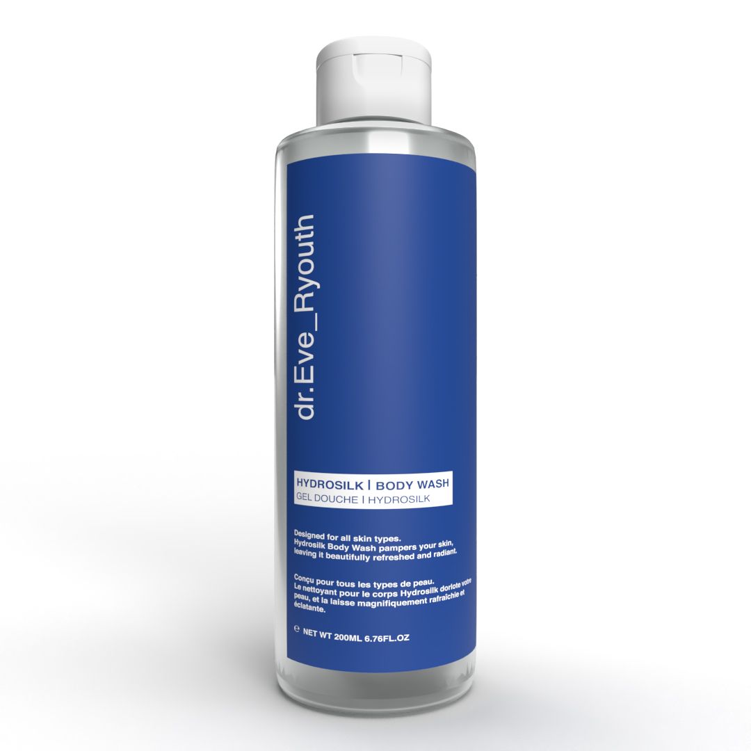 Klarflasche mit blauem Etikett. Aufschrift: dr.Eve_Ryouth, Hydrosilk Body Wash. Enthält Text in Englisch und Französisch. Weißer Deckel.