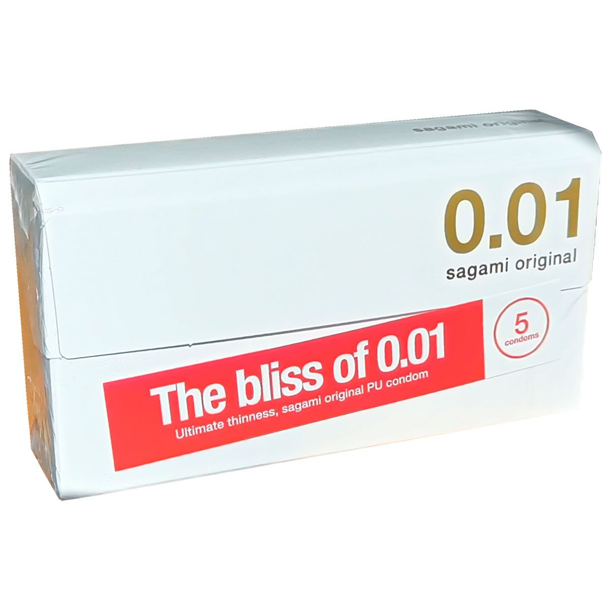 Weiße Verpackung mit Aufschrift "0.01 sagami original". Roter Aufkleber mit "The bliss of 0.01". Enthält 5 Kondome.