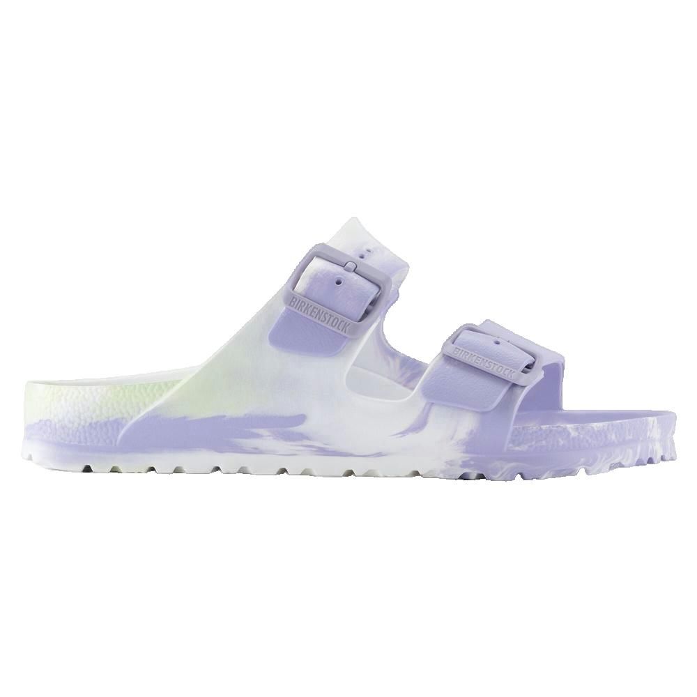 Sandali Birkenstock Arizona. Fantasia lilla e bianca. Due cinturini regolabili con fibbie. Logo Birkenstock visibile.