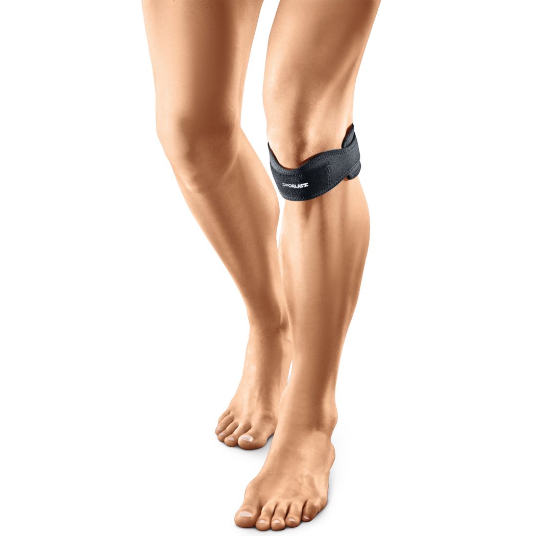 Schwarze Patellarsehnenbandage am Knie einer Person. Der Schriftzug "SPORLASTIC" ist sichtbar.