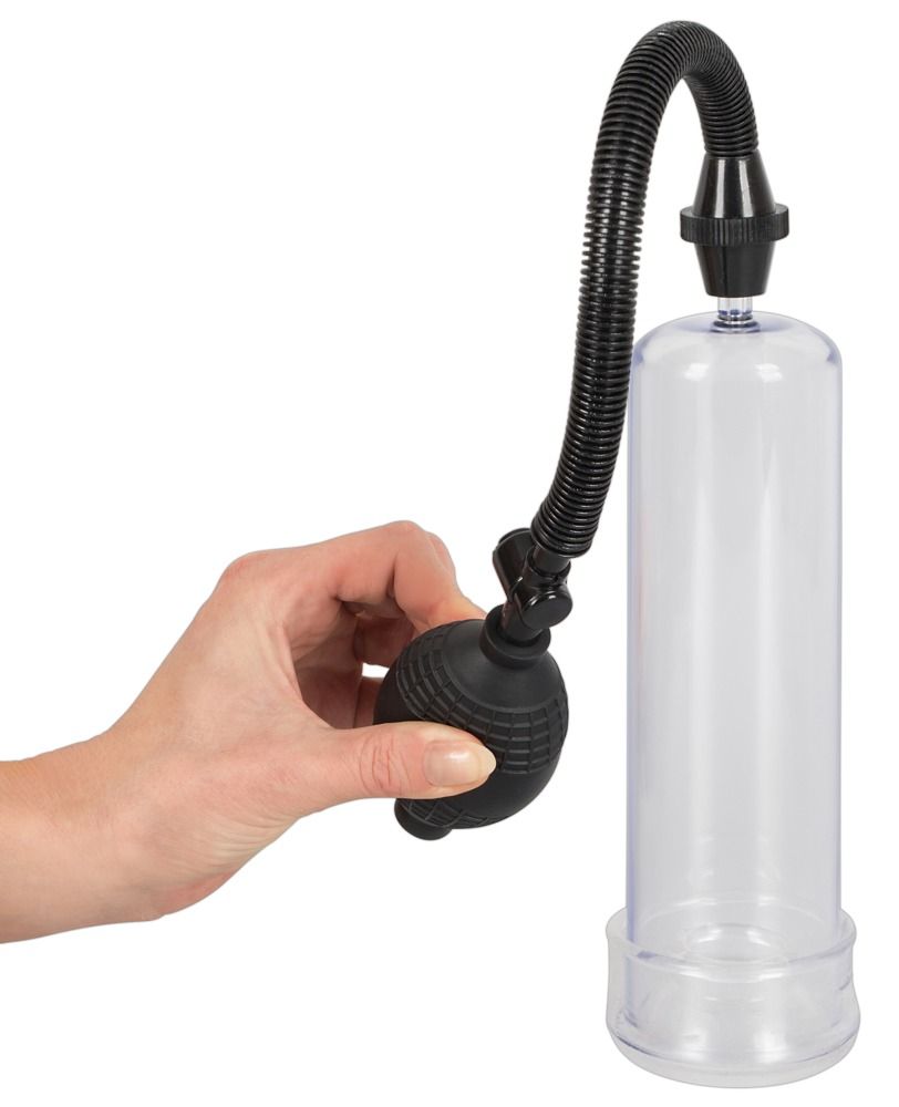 Hand hält die birnenförmige Pumpe. Transparenter Zylinder mit schwarzem Schlauch verbunden. Der Zylinder hat einen Sockel.