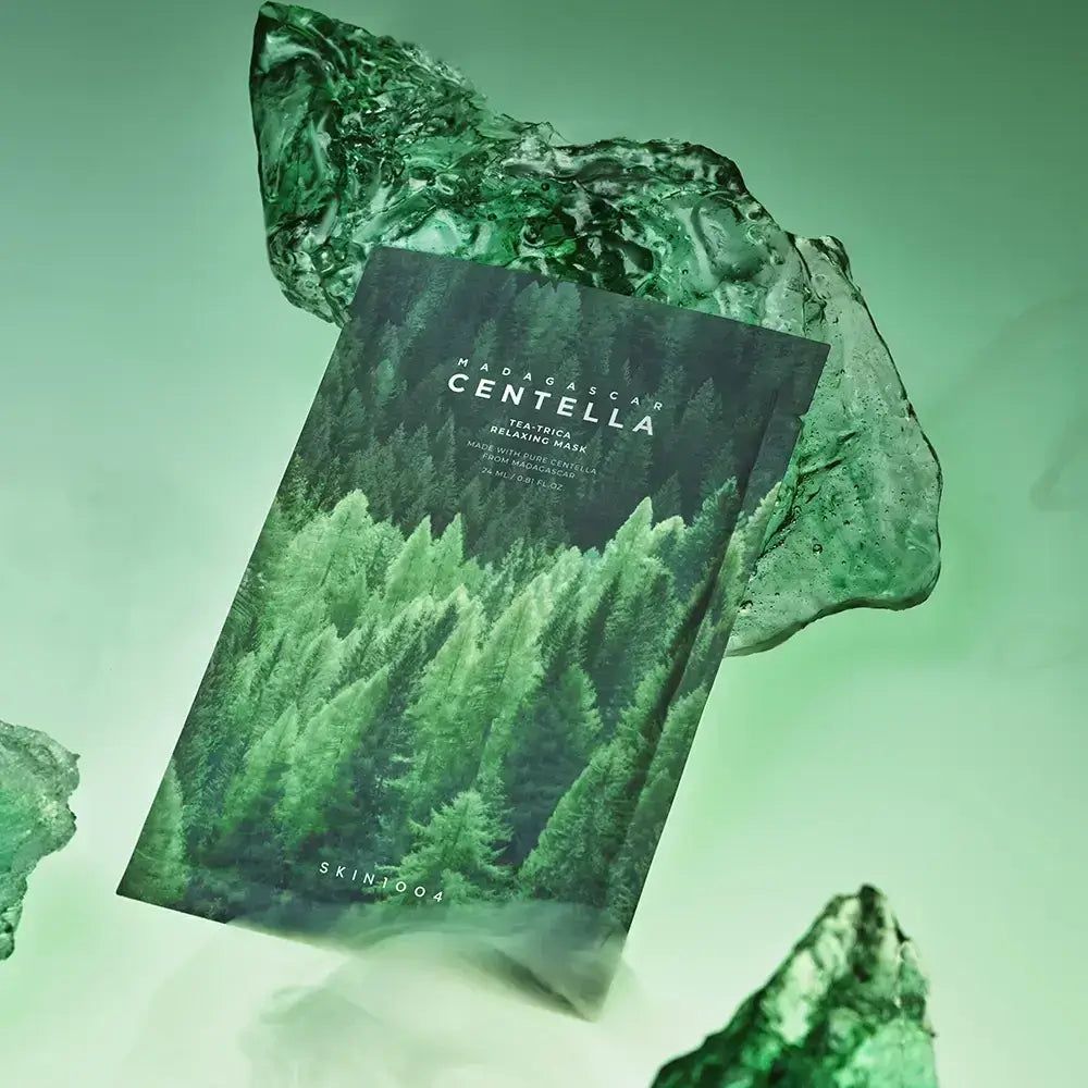 Verpackung einer Madagaskar-Centella-Gesichtsmaske mit Waldmotiv und dem Markennamen SKIN1004.