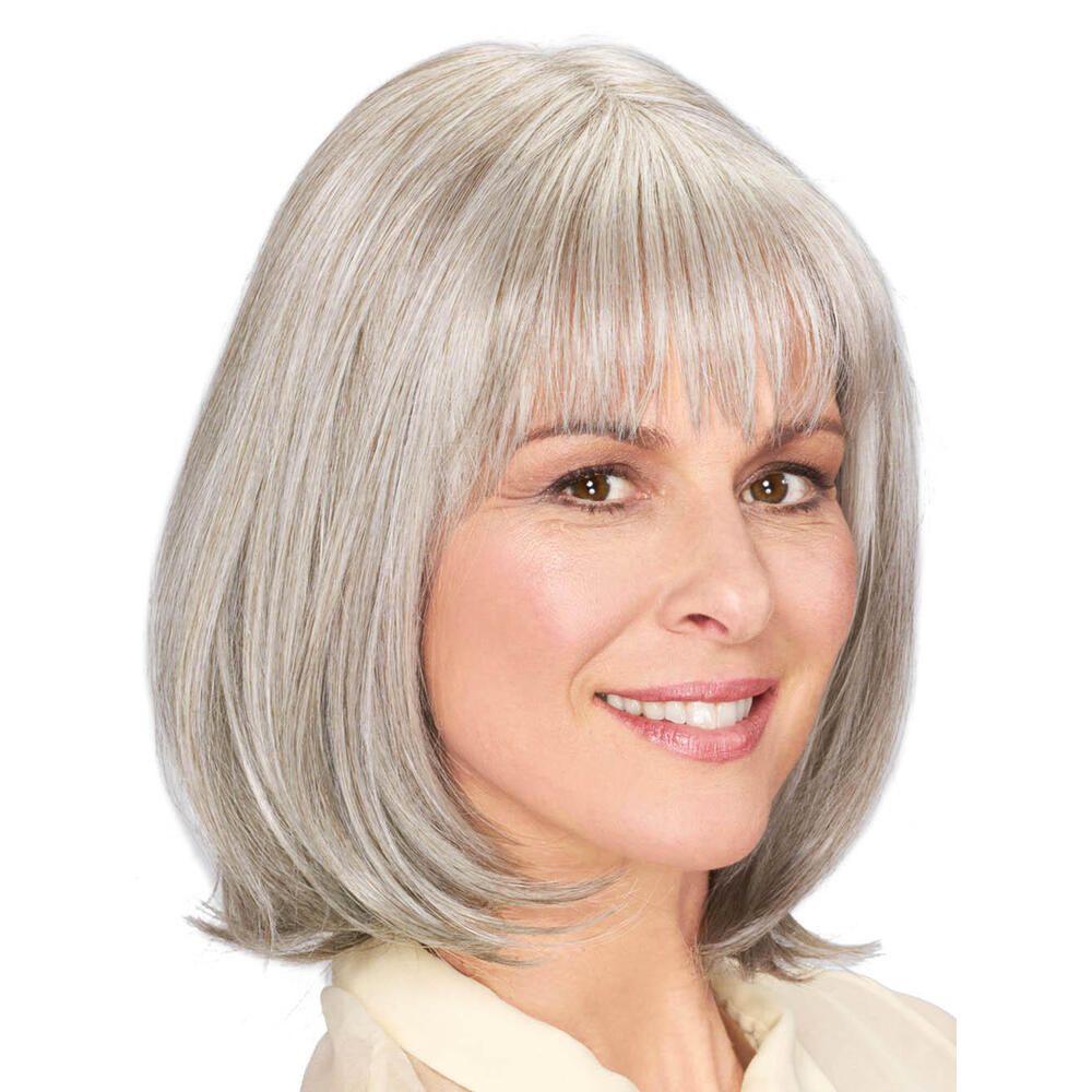 Graues Haarteil mit Pony. Kurze, schulterlange Frisur. Frau mit hellem Teint und Lächeln.