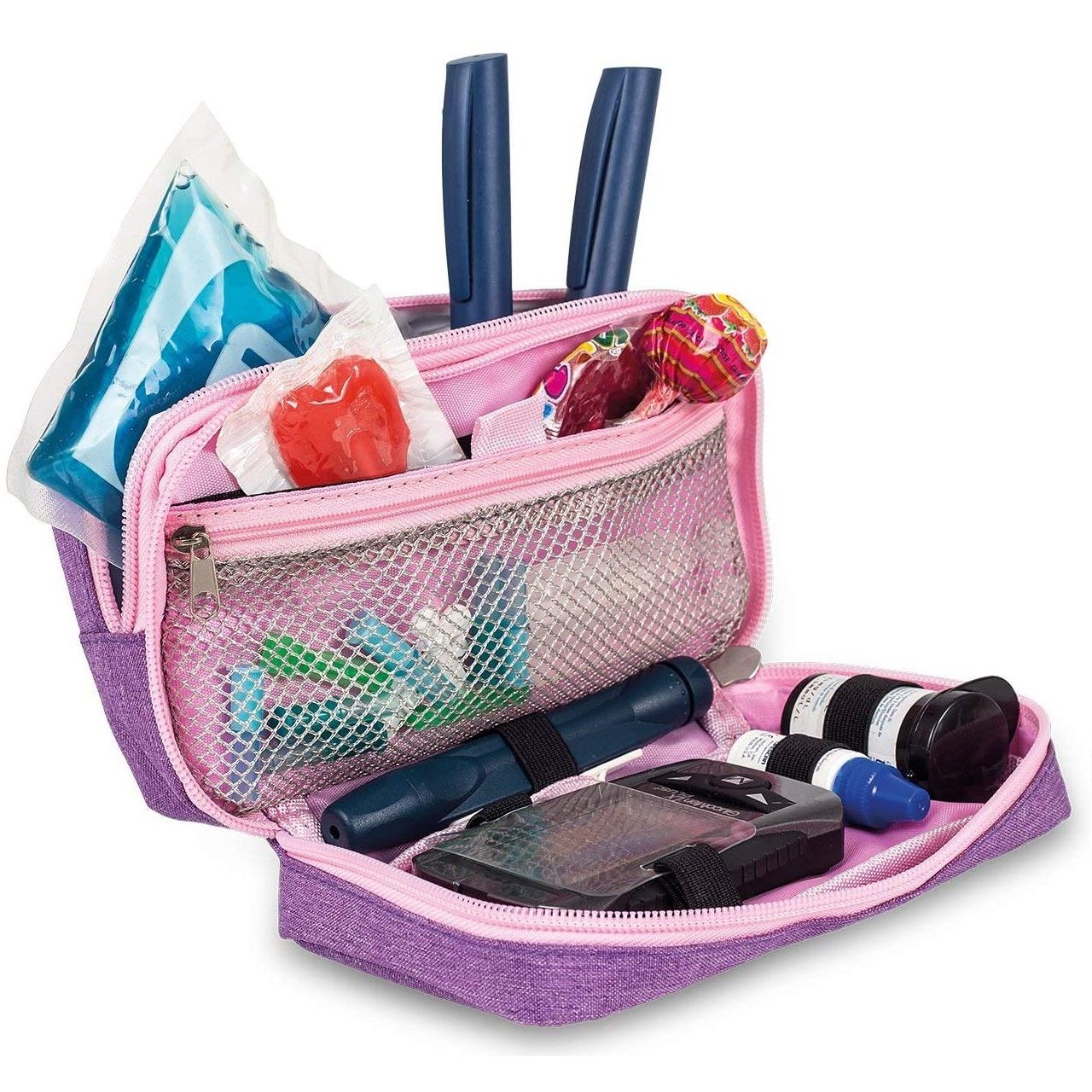 Geöffnete, violette Diabetikertasche. Enthält Insulinpens, Teststreifen, Kühltasche und Zubehör. Rosa Innenfutter.