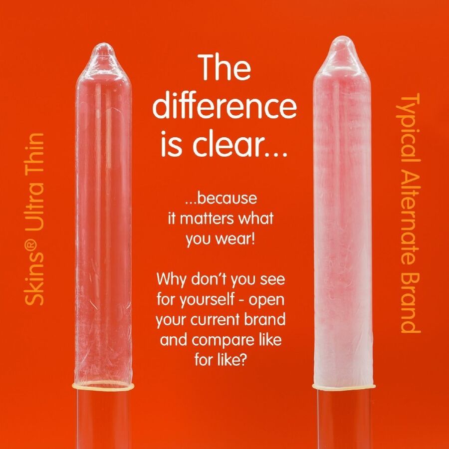 Zwei transparente Kondome, links Skins Ultra Thin, rechts ein anderes Produkt. Text: The difference is clear... because it matters what you wear!