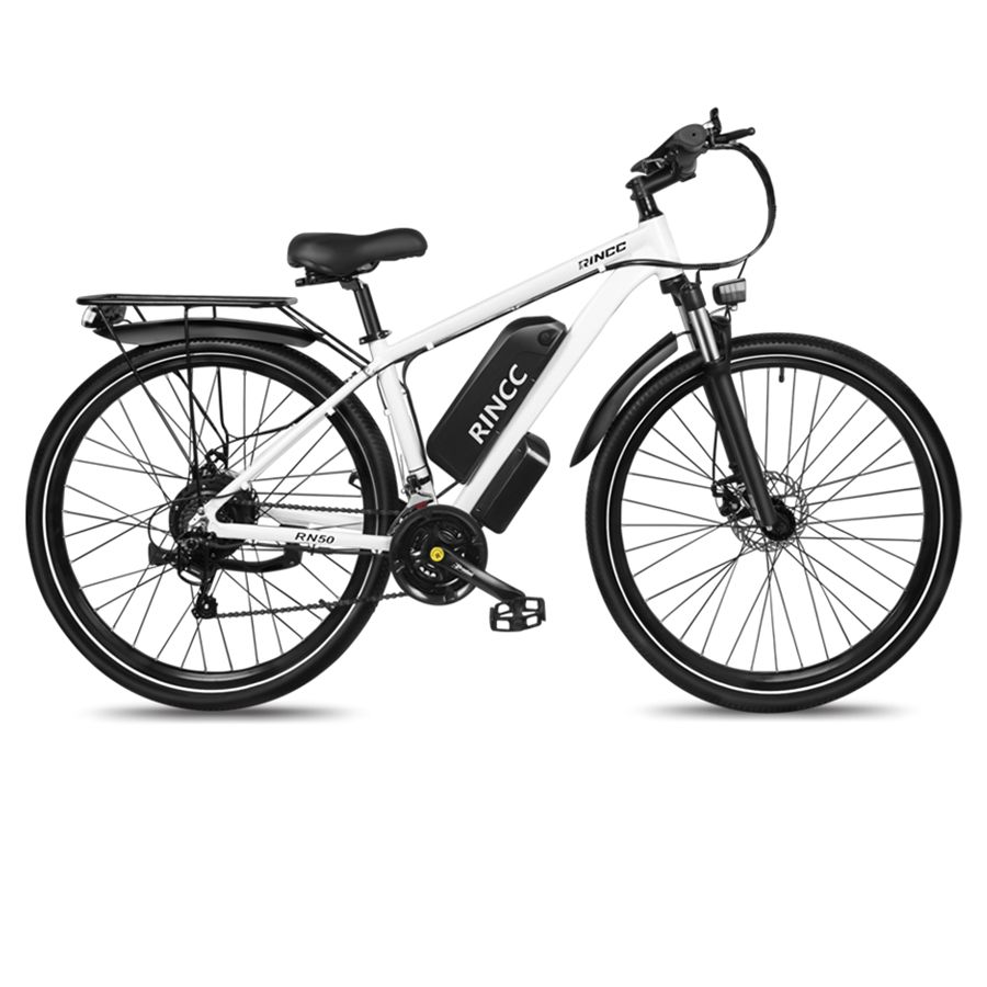 Weißes E-Mountainbike mit schwarzen Reifen, Akku und Gepäckträger. Marke Rincc, Modell RN50. Schwarzer Sattel.