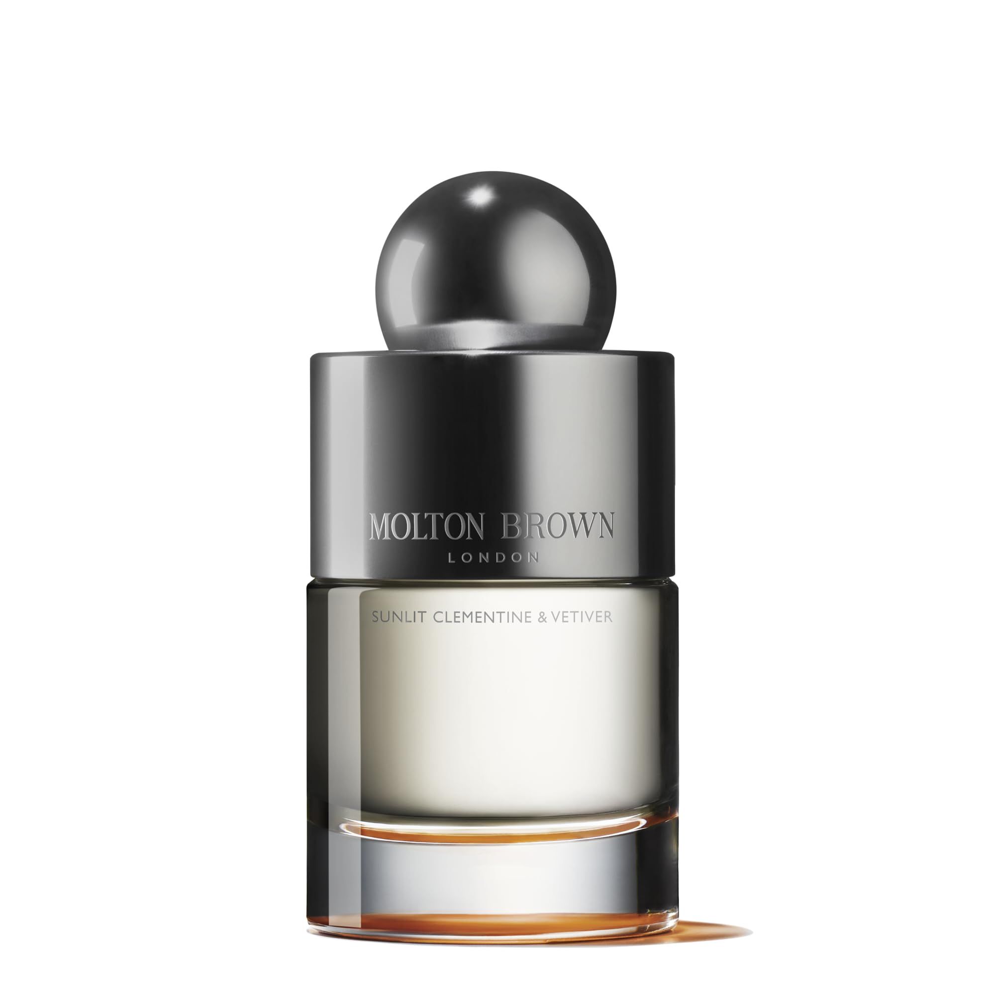 Flakon mit silberfarbenem Verschluss. Aufschrift: Molton Brown London, Sunlit Clementine & Vetiver.