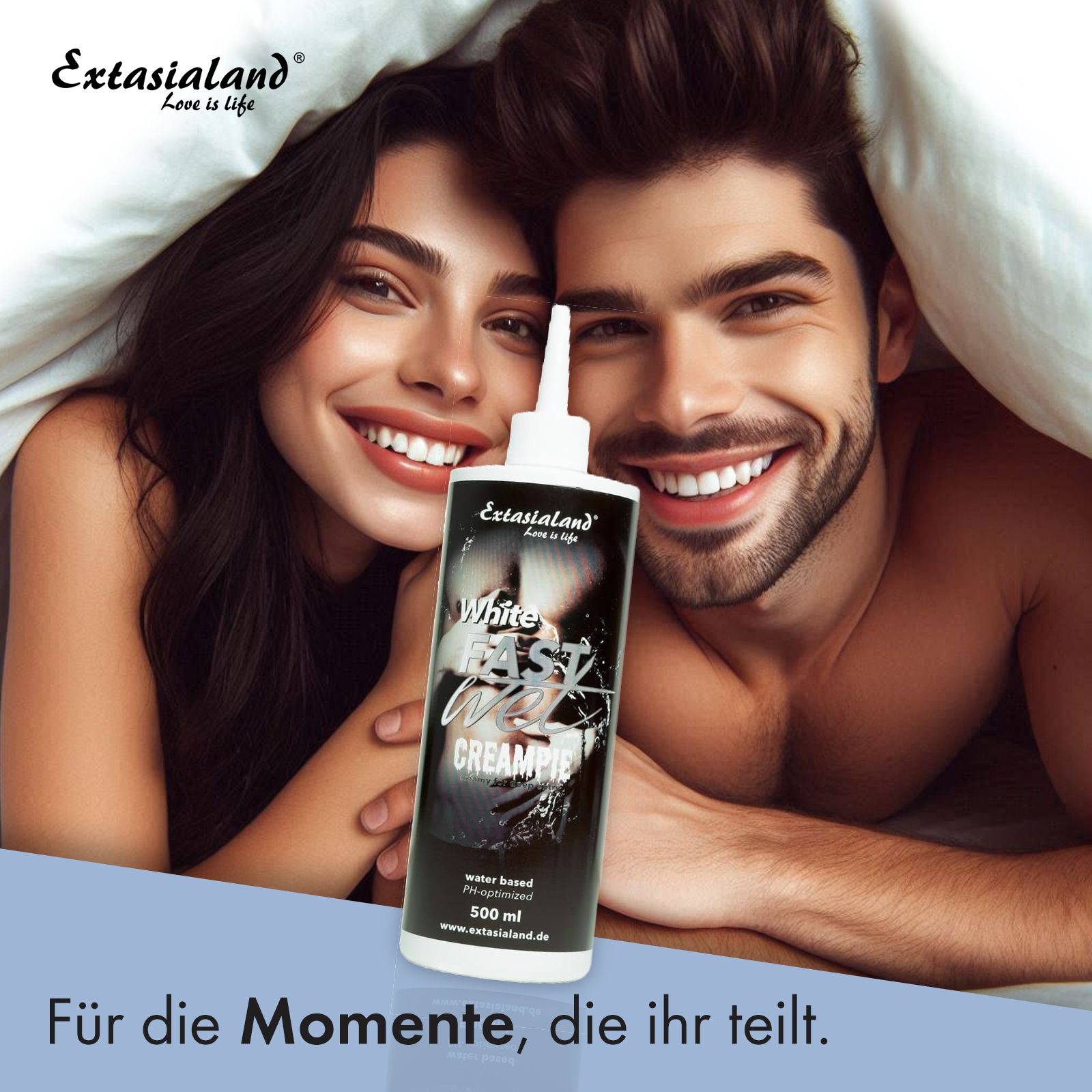 Produktflasche mit Produktnamen und Logo. Paar im Hintergrund. Text: Für die Momente, die ihr teilt.