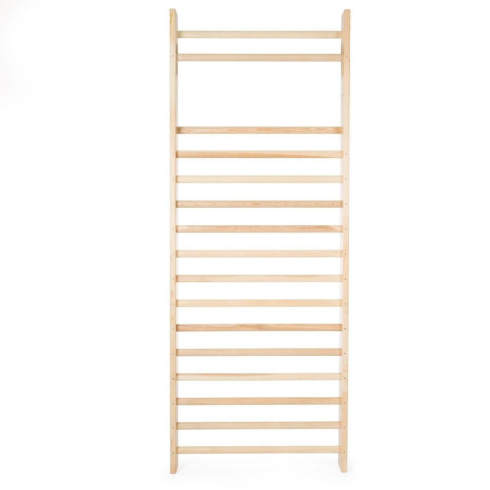 Sprossenwand aus Holz mit mehreren horizontalen Sprossen. Rechteckige Form. Holzstruktur erkennbar.