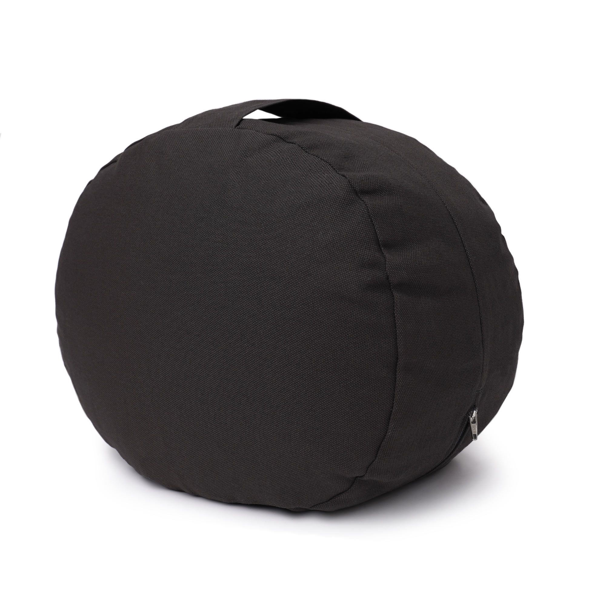 Schwarzes, ovales Yogakissen aus Stoff mit einem Henkel und einem sichtbaren Reißverschluss.