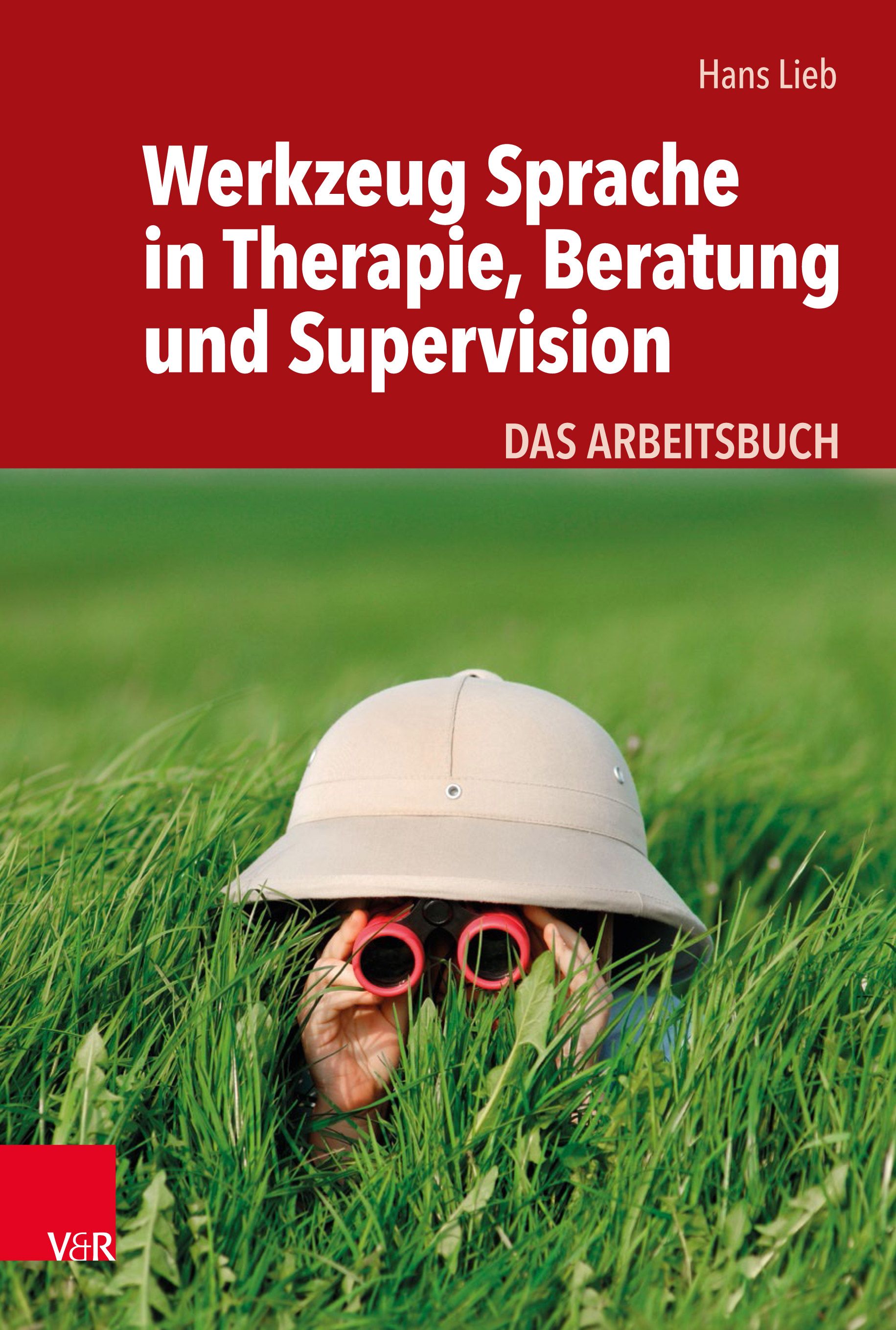 Buchcover mit Titel: Werkzeug Sprache in Therapie, Beratung und Supervision. Autor: Hans Lieb. Auf rotem Hintergrund, Person mit Hut und Fernglas im Gras.