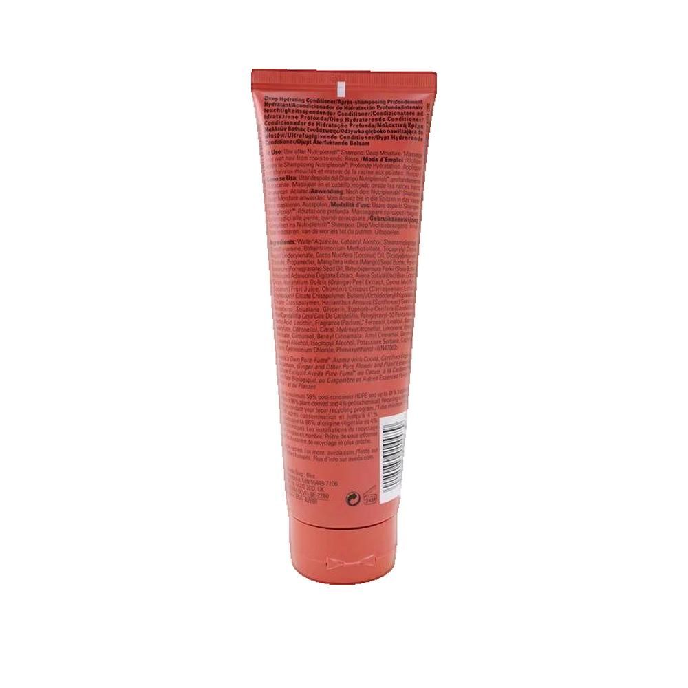 Rote Tube mit Text. Rückseite des Conditioners. Text in mehreren Sprachen.