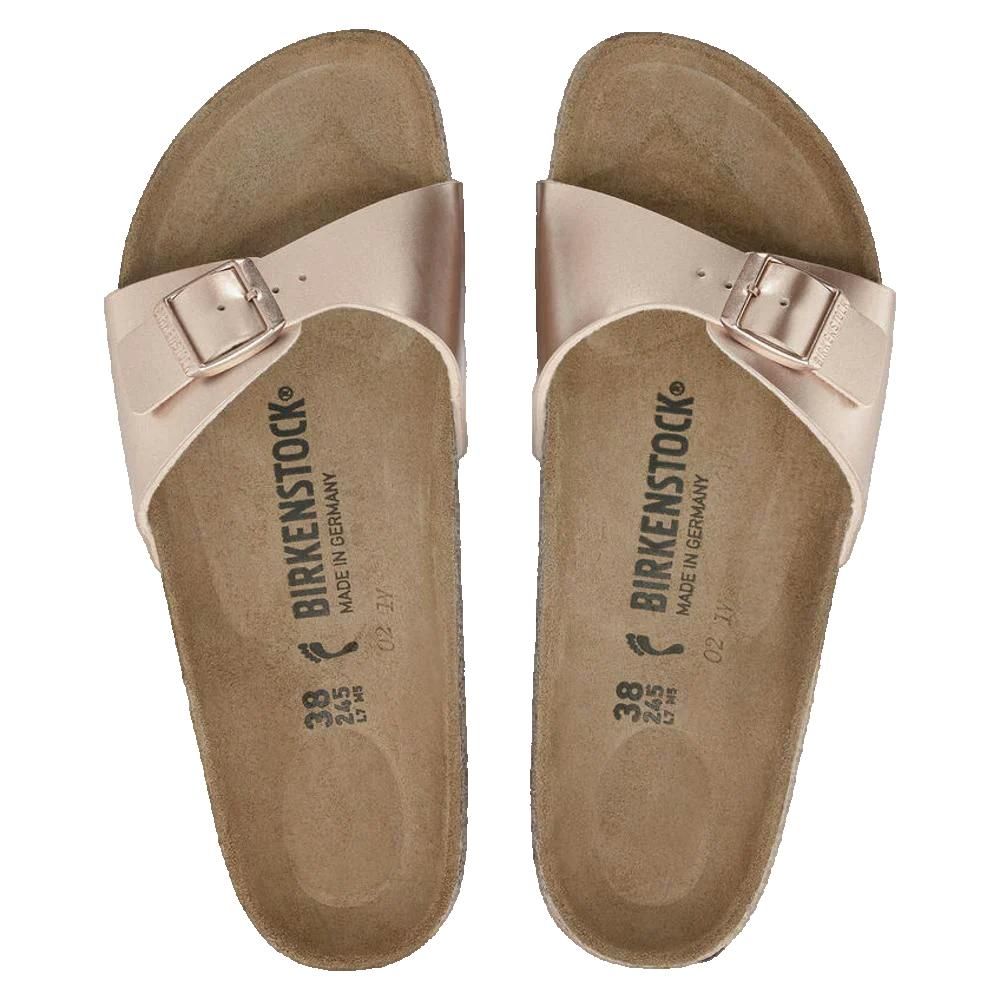 Due sandali Birkenstock Madrid rosa, fibbie. Plantare in sughero. Scritta: Birkenstock, Made in Germany.