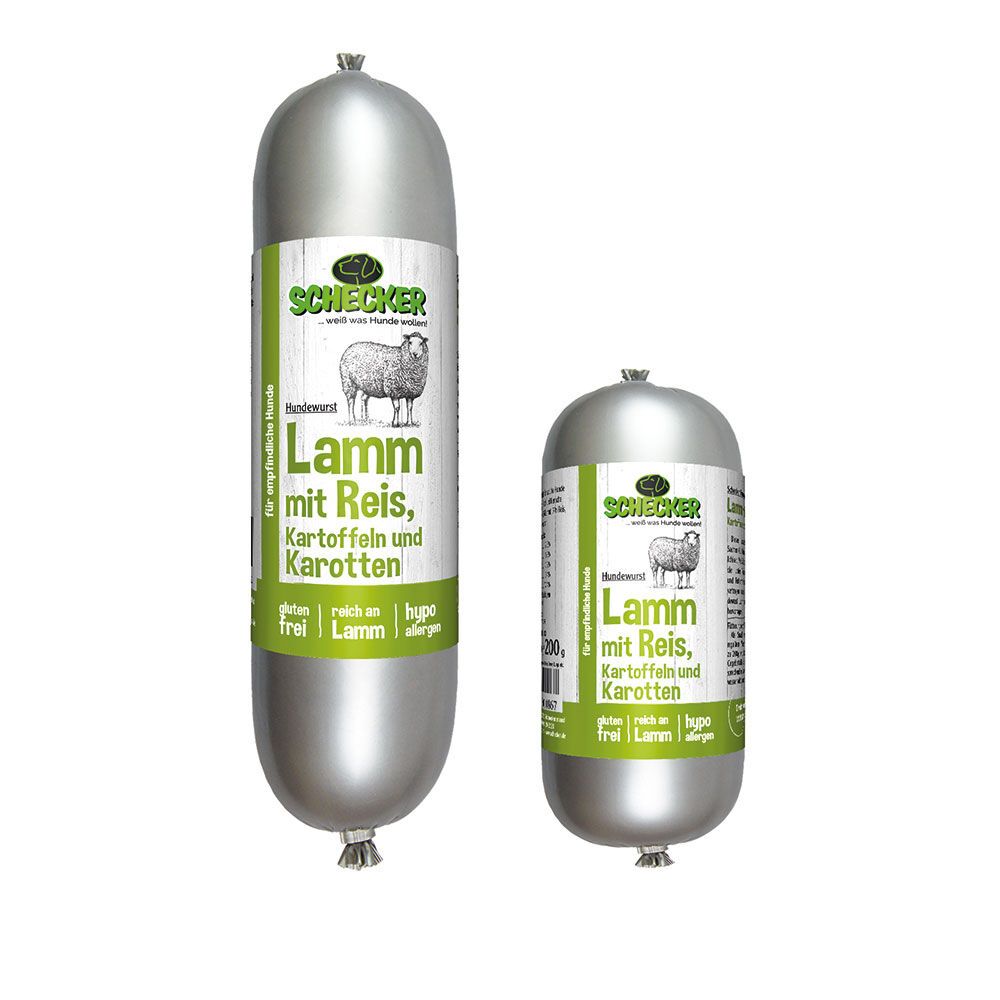 Zwei Würste mit Etikett, Lamm mit Reis, Kartoffeln & Karotten. Silberne Verpackung, Logo Schecker.