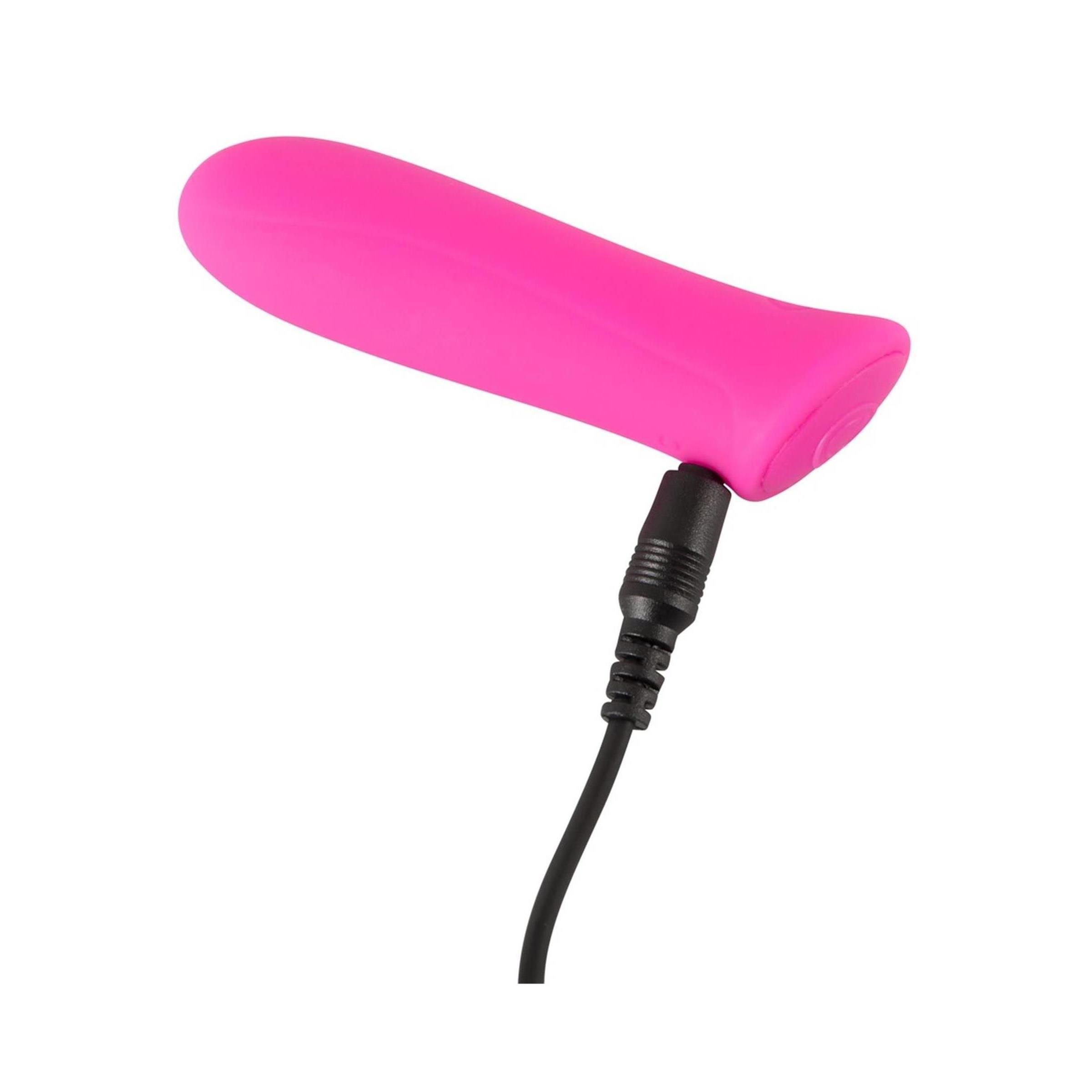 Pinkfarbener Vibrator mit Ladekabel. Vibrator mit abgerundeter Spitze und Bedienknöpfen.