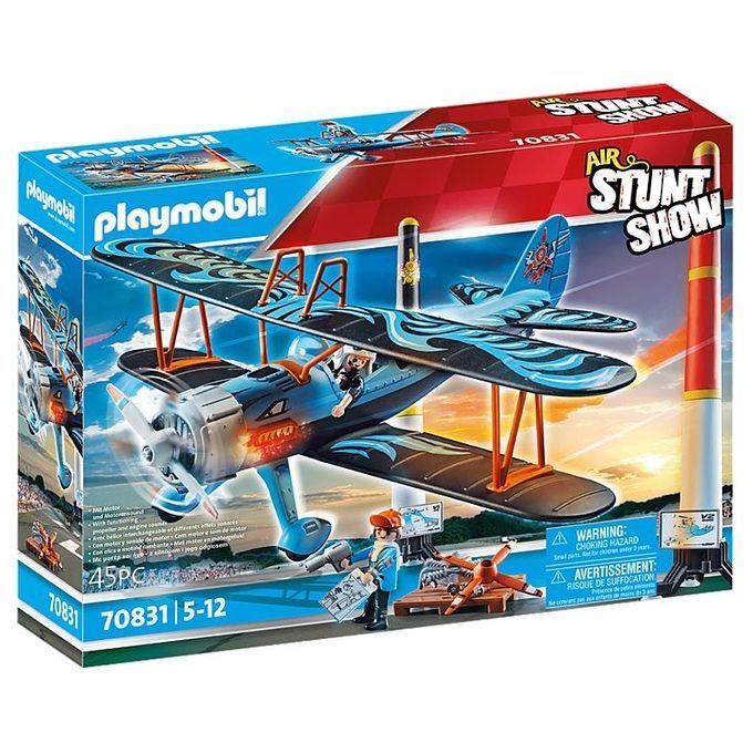 Set di gioco Playmobil 70831. La confezione mostra un biplano blu e nero con elica e pilota. Il set include una figura con una mappa e altri accessori. Sulla confezione c'è scritto "Air Stunt Show" e "45 pezzi". Adatto a bambini dai 5 ai 12 anni.