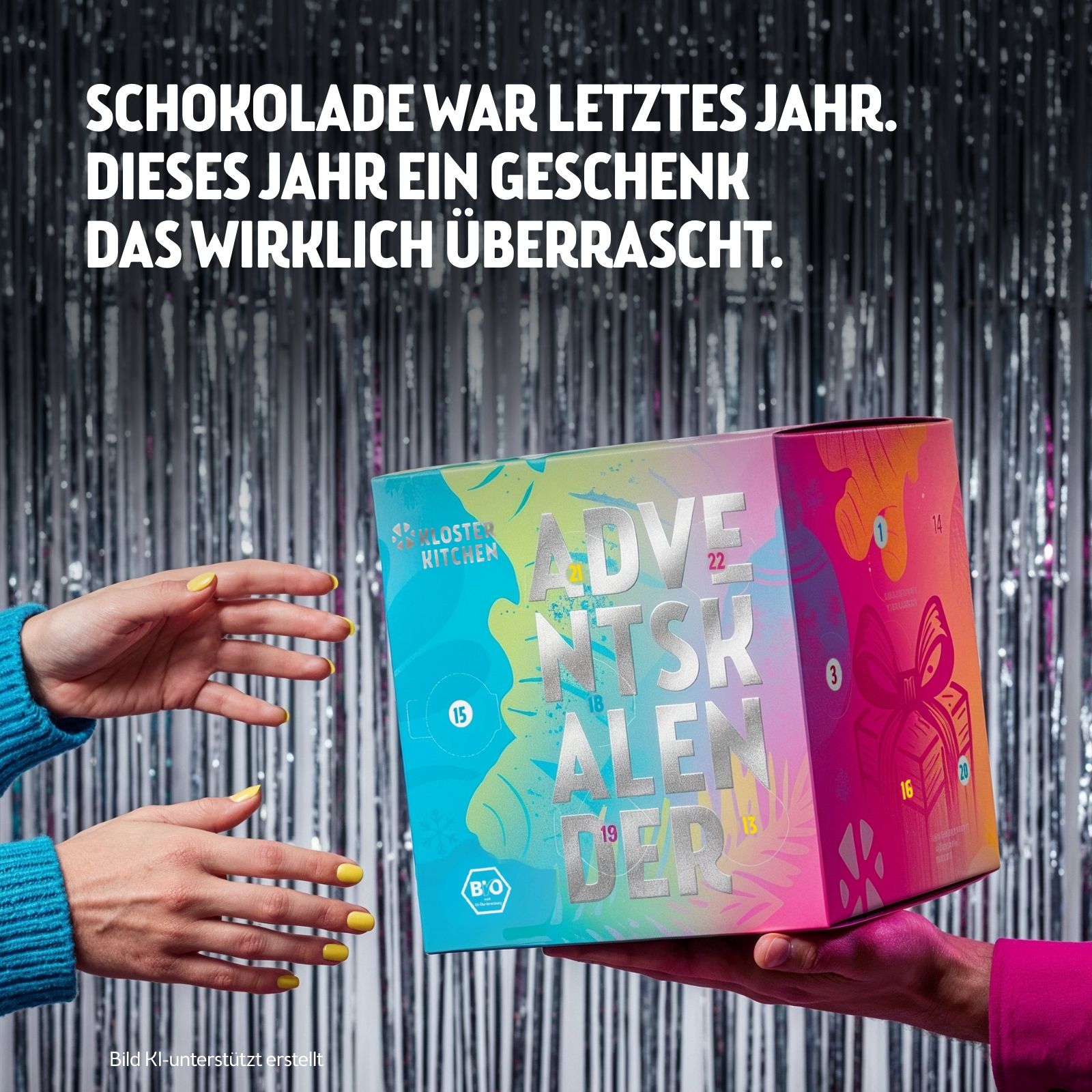 Bunter Adventskalender mit der Aufschrift 'Adventskalender'.