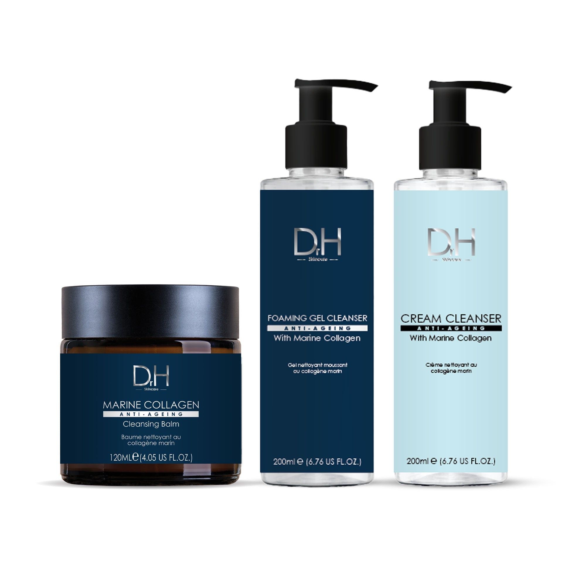 Drei Kosmetikprodukte: Tiegel und zwei Flaschen mit Pumpaufsatz. Dunkle und helle blaue Etiketten mit Text und Logo.