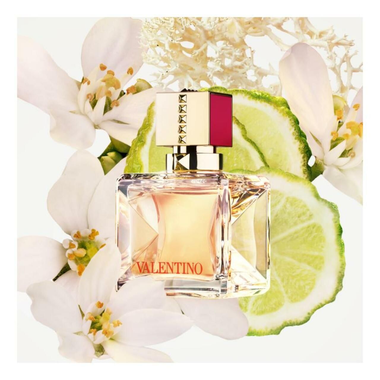 Valentino Voce Viva Parfum-Flakon mit Blumen und Früchten. Goldfarbener Verschluss. Aufschrift: Valentino.