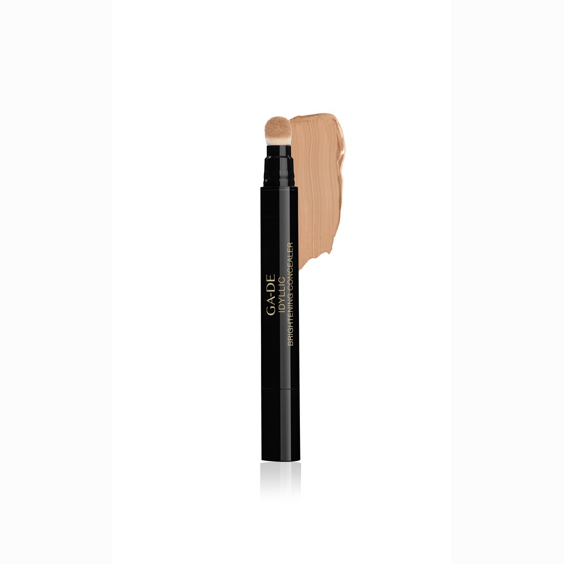 Schwarzer Concealer-Stift mit Schwammapplikator und Farbabstrich. Aufschrift: Ga-De Idyllic Brightening Concealer.
