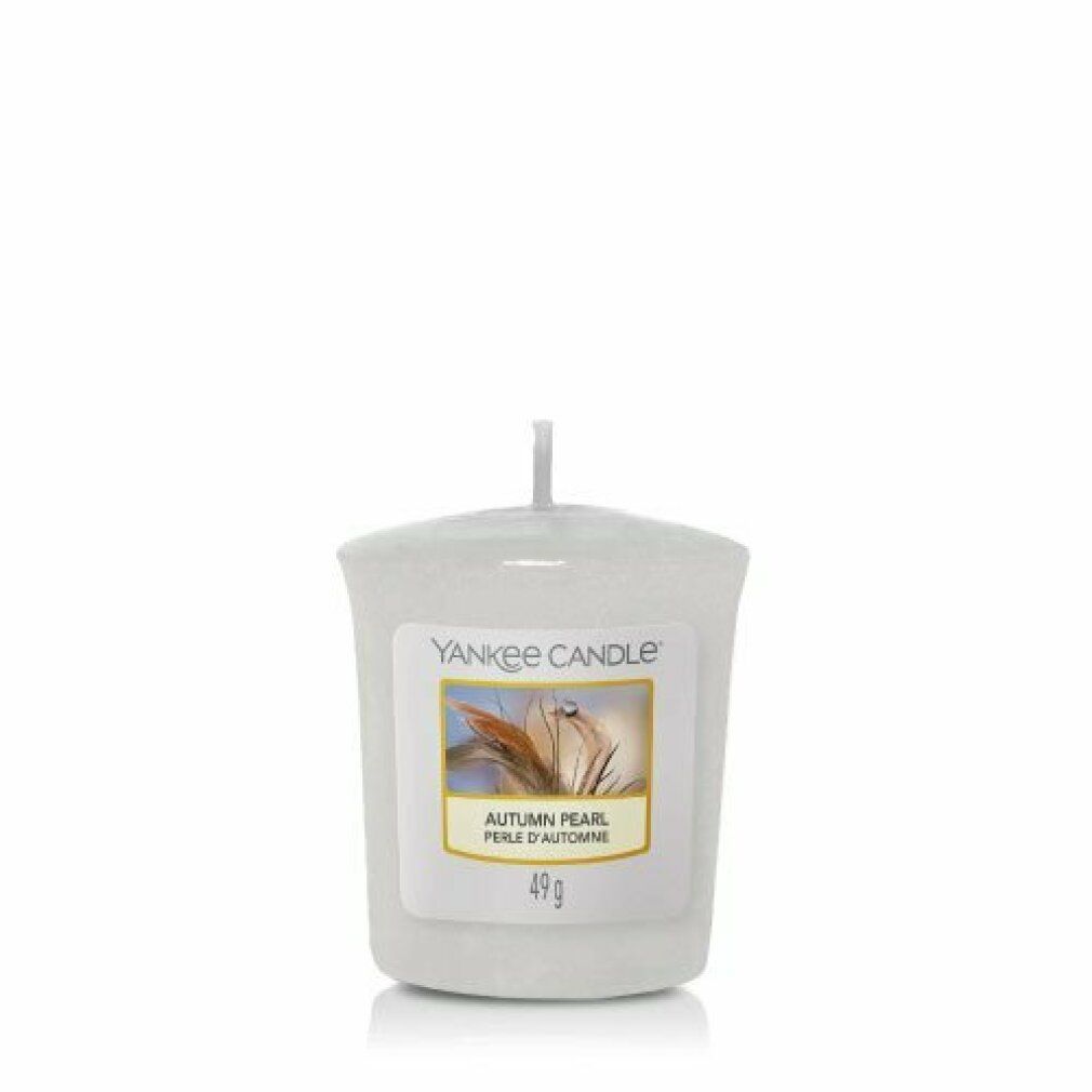 Kerze mit Etikett. Aufschrift: Yankee Candle, Autumn Pearl, 49g.