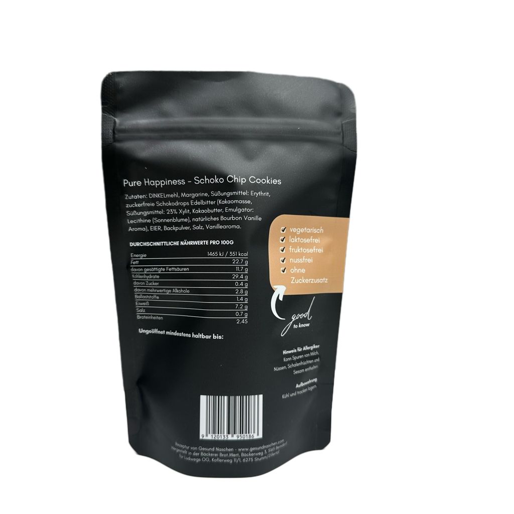 Rückseite der schwarzen Verpackung. Text: Pure Happiness - Schoko Chip Cookies. Nährwerttabelle und Zutatenliste. Aufschrift: vegan, glutenfrei, ohne Zuckerzusatz.