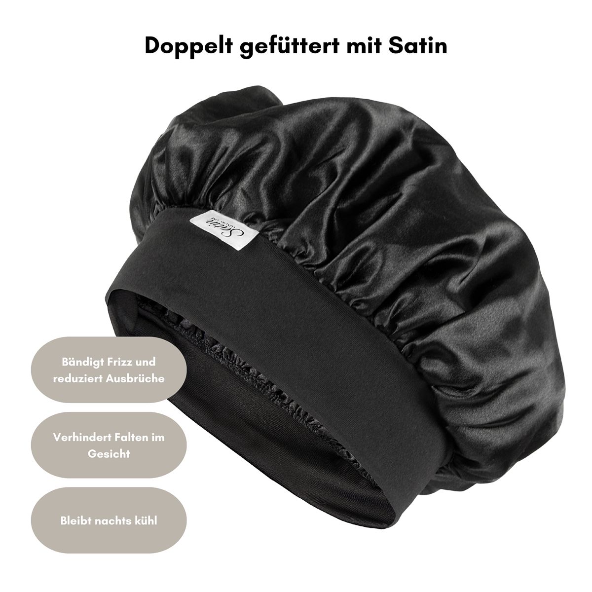 Zwarte satijnen slaapmuts met zwarte elastische band. Het product is dubbel gevoerd met satijn. Een label met "Satin" is aanwezig. Tekstvakken geven voordelen aan.