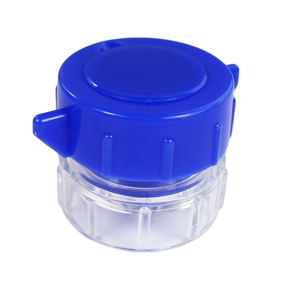 Blauer Tablettenmörser mit transparentem Behälter. Oberteil mit Flügeln. Perspektivische Ansicht.