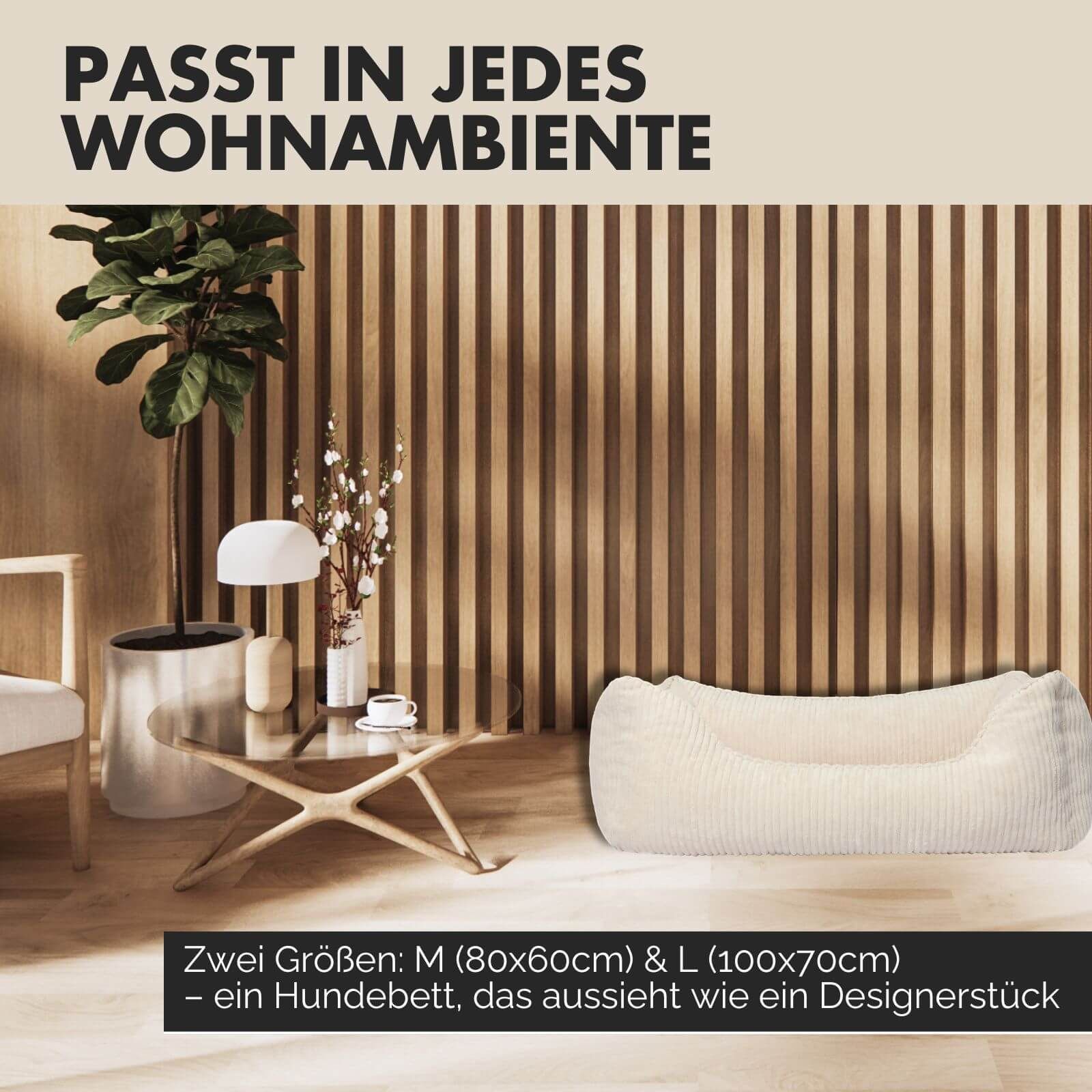 Beiges Hundebett in modernem Wohnzimmer. Text: Passt in jedes Wohnambiente. Größen: M (80x60cm) & L (100x70cm).