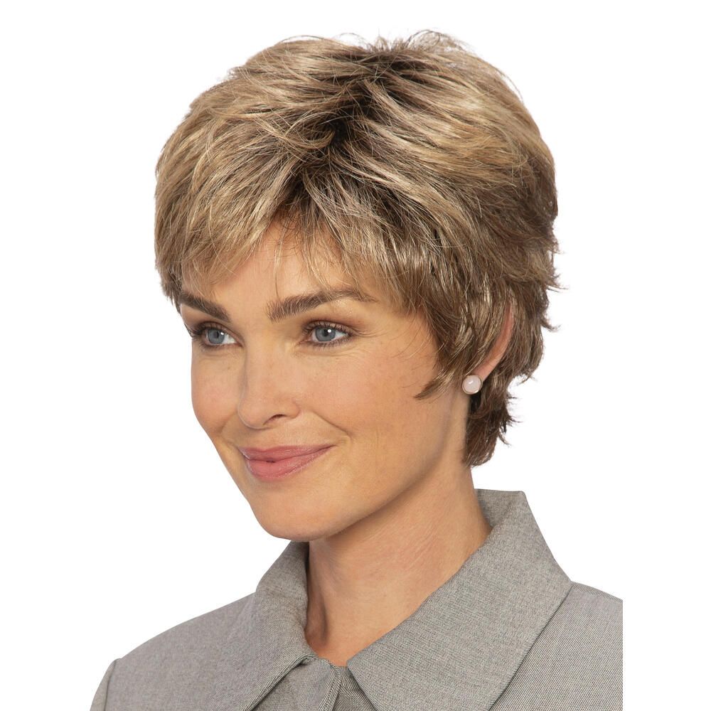 Kurzhaarperücke mit blonden Strähnen. Frau mit grauer Jacke. Seitenansicht.