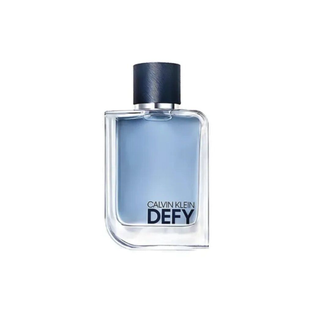 Calvin Klein Defy Eau de Toilette Spray. Eckiger Flakon mit blauem Inhalt und blauem Deckel. Schriftzug Defy.