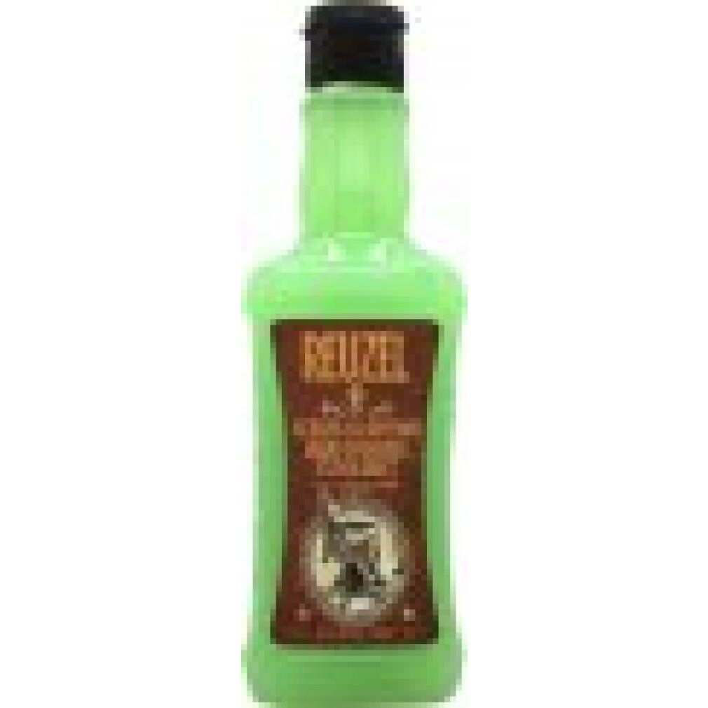 Reuzel Scrub Shampoo in einer grünen Flasche mit braunem Etikett.