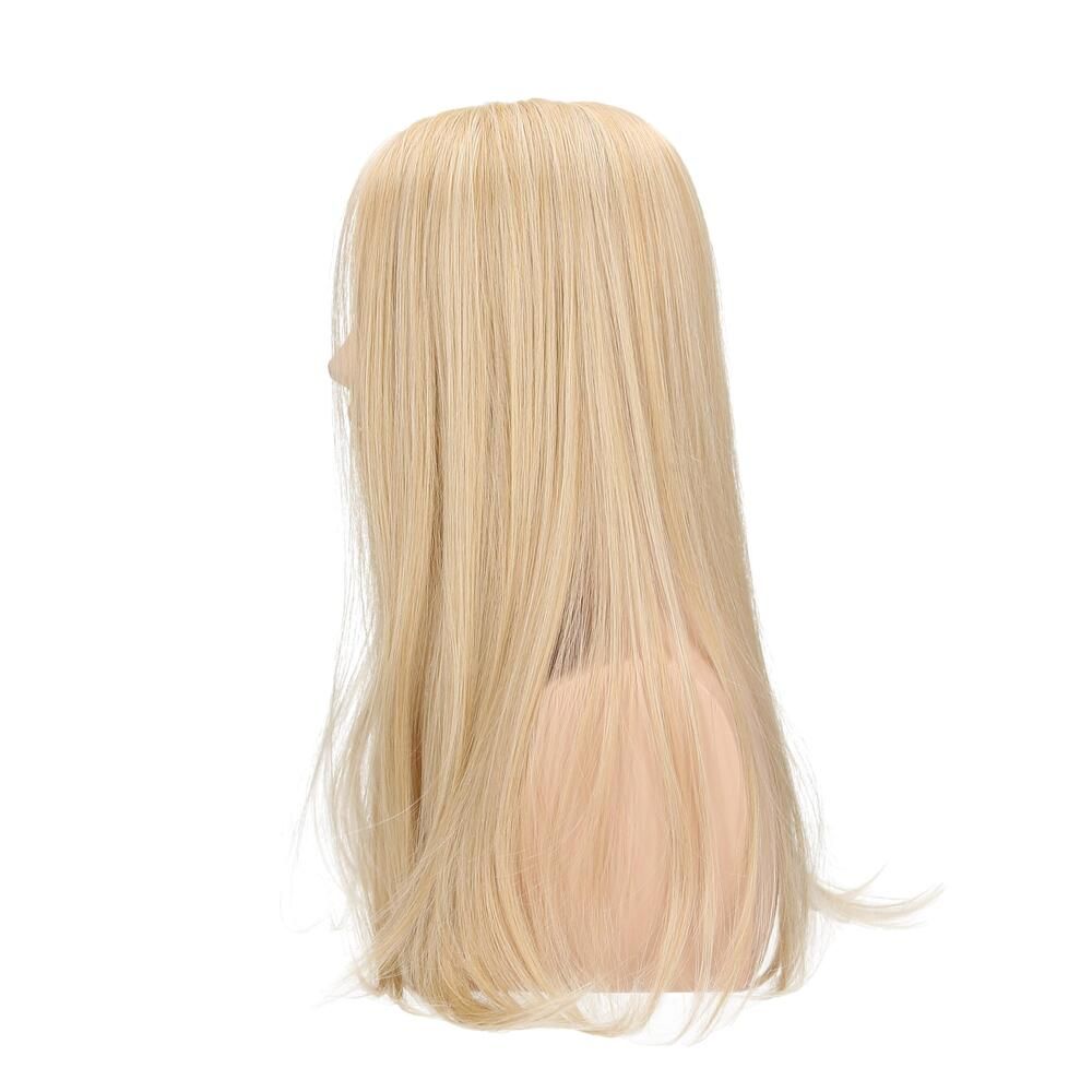 Blond gefärbtes Haarteil auf einem Schaufensterkopf. Rückansicht. Lange, glatte Haare.