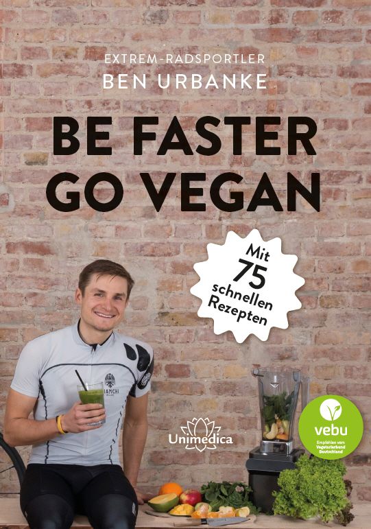 Buchcover: "Be Faster Go Vegan" von Ben Urbanke. Mit 75 schnellen Rezepten. Vebu-Siegel. Mann mit Smoothie.