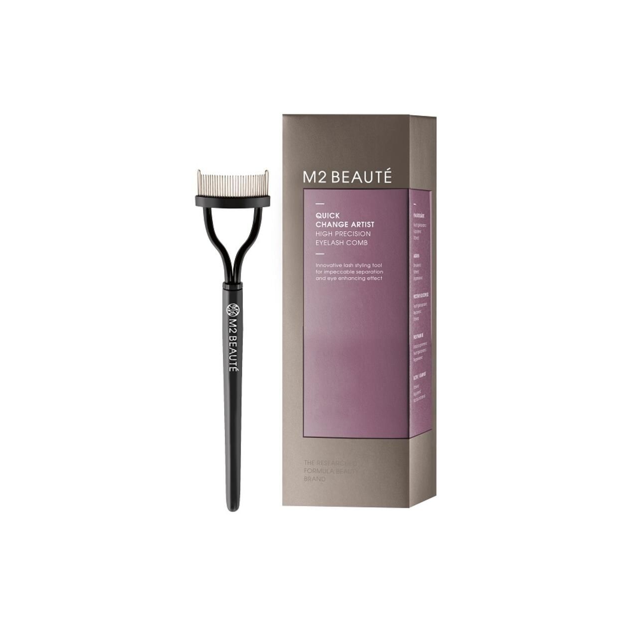 Schwarzer Wimpernkamm mit Borsten und Verpackung. Aufschrift: M2 Beauté, Quick Change Artist, High Precision Eyelash Comb.