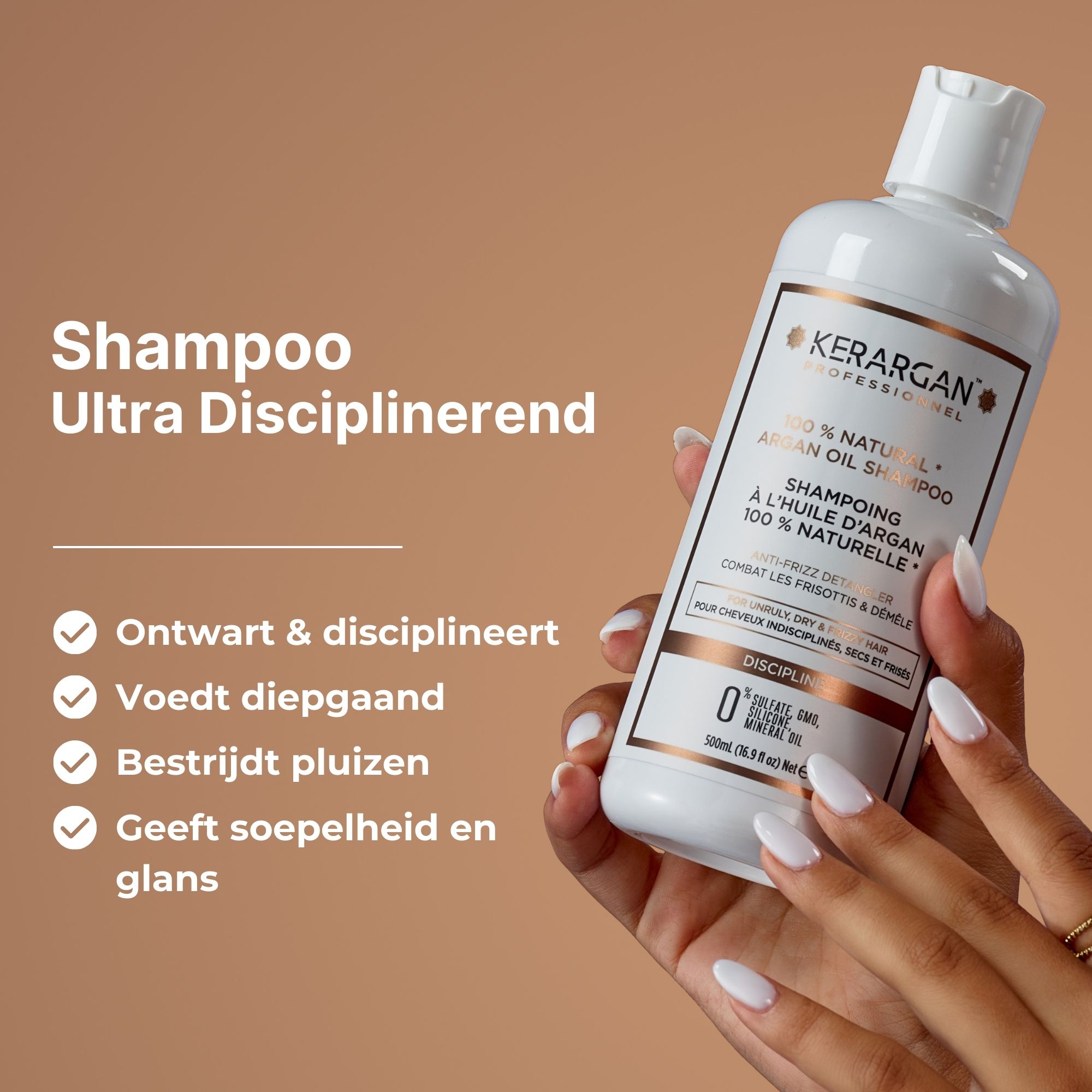 Kerargan shampoo. Witte fles met etiket. Tekst: Ultra Disciplinerend, anti-frizz. Hand met manicure.