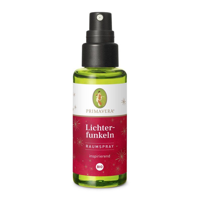 Grüne Glasflasche mit schwarzem Sprühkopf. Etikett mit Logo, Produktname und Bio-Siegel. Roter Hintergrund mit Sternen.