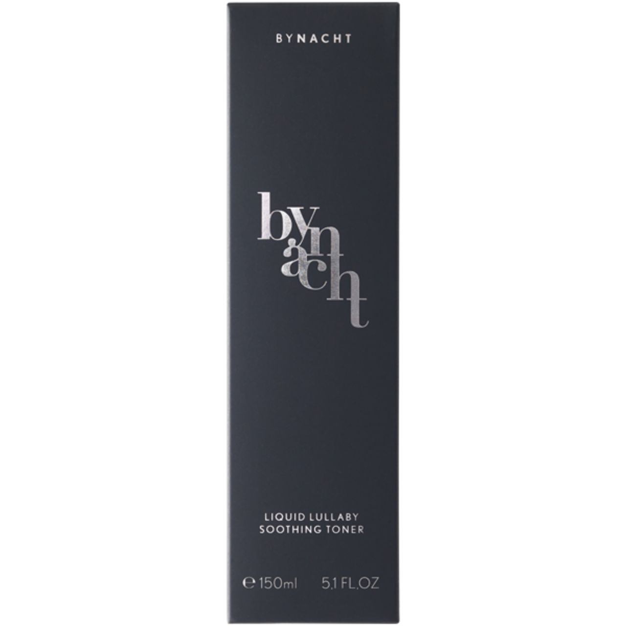 Schwarze Verpackung mit weißem Schriftzug. Aufschrift: Bynacht, Liquid Lullaby Soothing Toner. Rechteckige Form, Produktname oben.