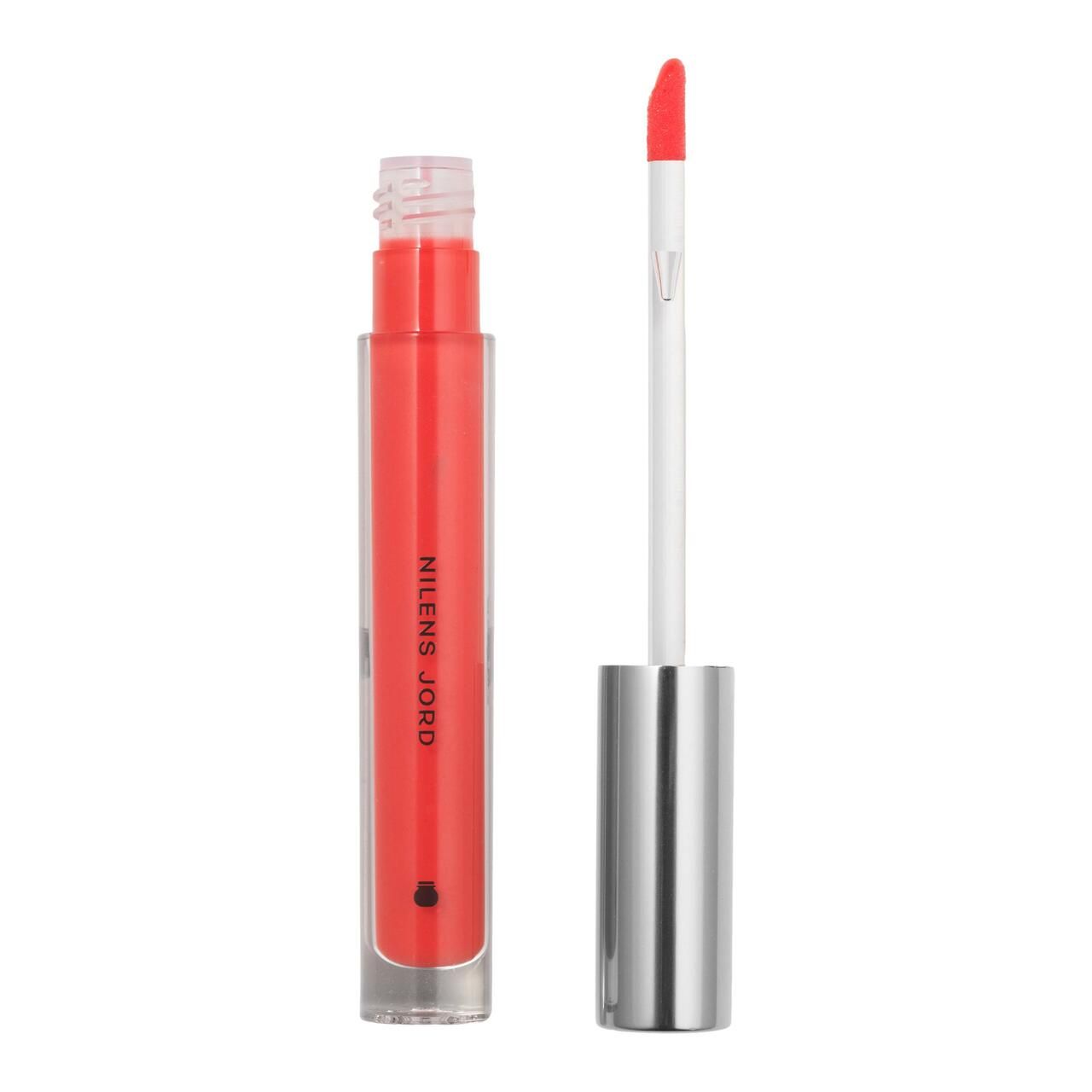 Nilens Jord Glossy Lips. Roter Lipgloss in transparenter Tube mit Applikator. Silberfarbener Deckel. Offen.