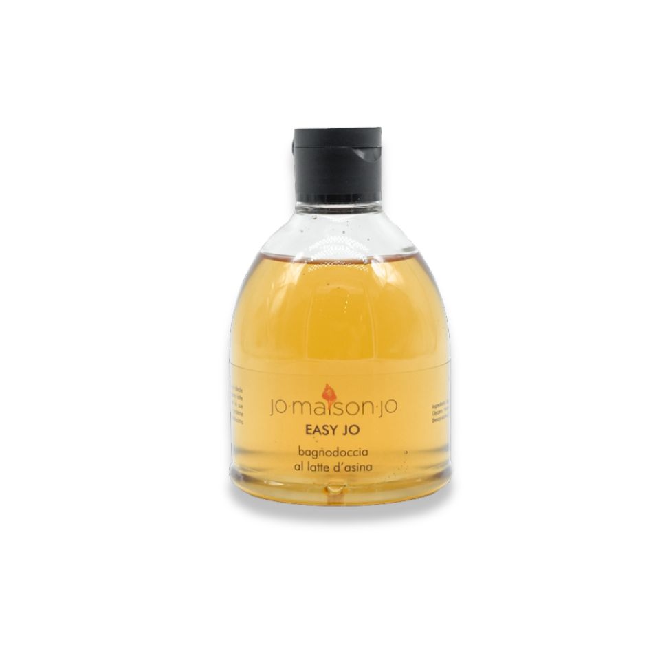 Flacone trasparente con liquido ambrato, tappo nero. Etichetta con testo: Jo maison Jo EASY JO Bagnodoccia al latte d'asina.