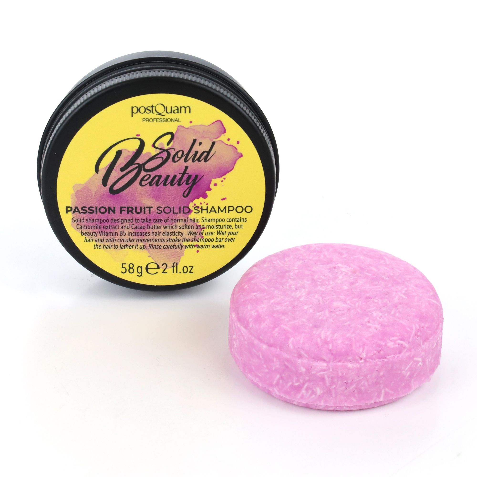 Runder, rosa Festes Shampoo neben schwarzer Dose mit gelbem Deckel. Aufschrift: B Solid Beauty, Passion Fruit Solid Shampoo.