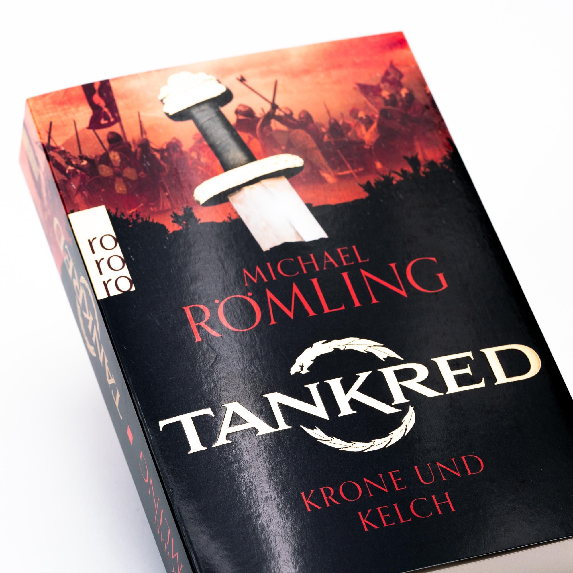 Buchcover: "Tankred" von Michael Romling. Schwert und Ring-Symbol. Verlag: Rowohlt.