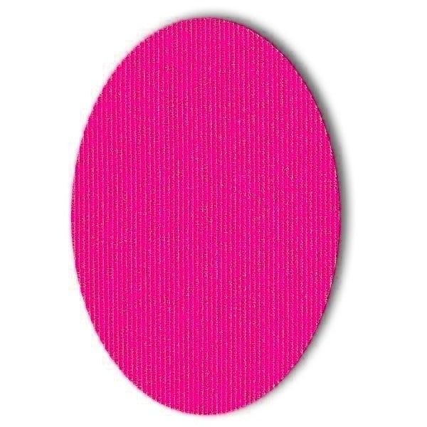 Ovales, pinkfarbenes Pflaster mit geriffelter Oberfläche. Auf weißem Hintergrund.