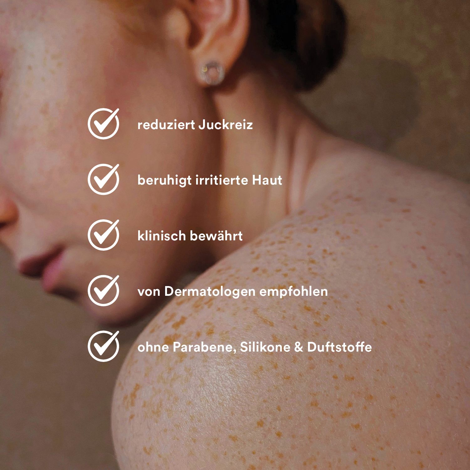 Person mit Hautausschlag. Text: reduziert Juckreiz, beruhigt irritierte Haut, klinisch bewährt.